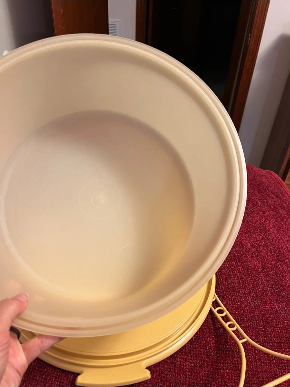 Tupperware Harvest Gold Round Cake Carrier with Handle